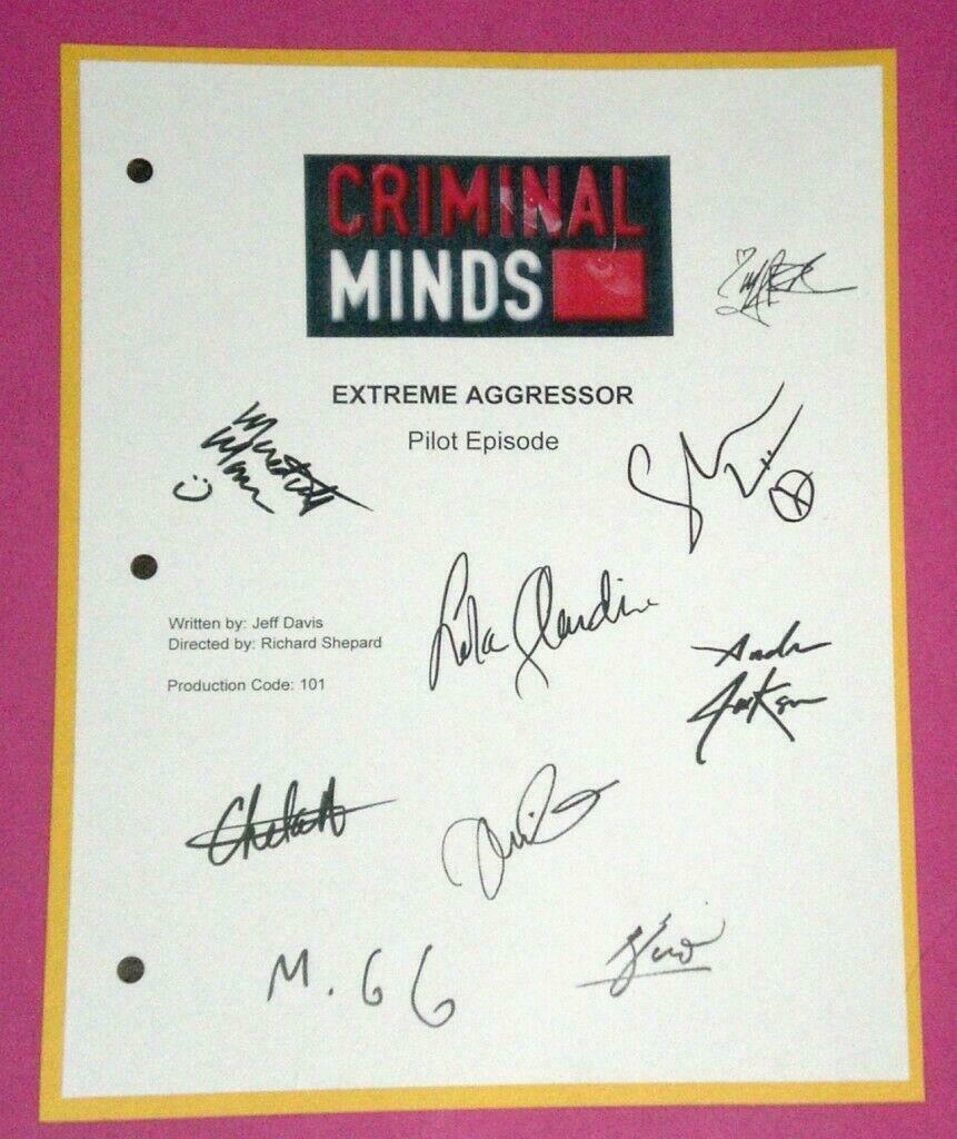 Criminal Minds Signed Script Rpt Pilot Matthew Gray Gubler  Shemar Moore